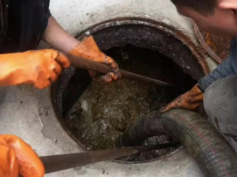 甘井子清理化粪池时如何避免沼气的危害?